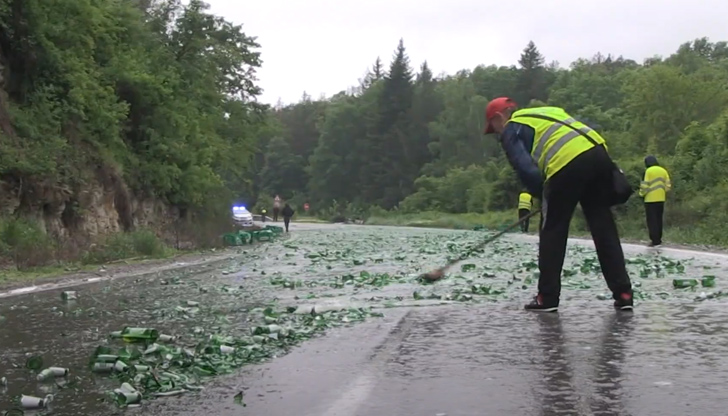 Възстановено е движението по пътя Русе - Бяла в района