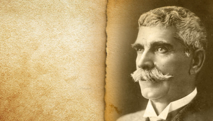 Русенки ушили красив халат за 70-годишнината на големия писател Иван