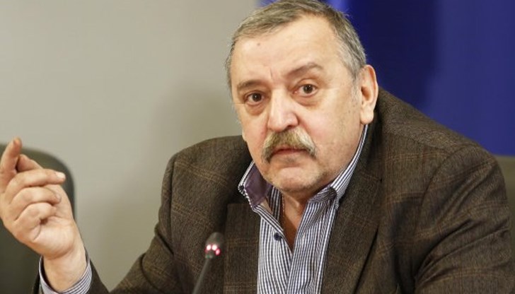 "У нас хората над 40 години, всички до един са