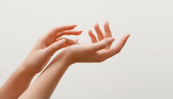 Ръцете са една от първите части на тялото, които показват