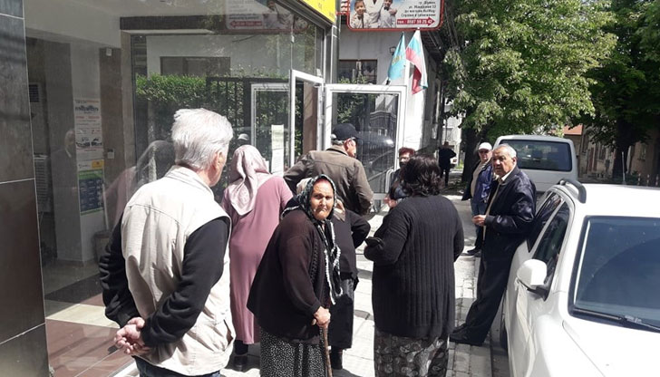 Сутрин струпване в салоните, следобед е празно669 085 пенсионери предпочитат