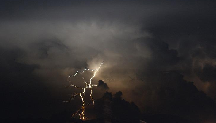 В събота ще е слънчево.Вятърът ще е слаб, от северозапад,