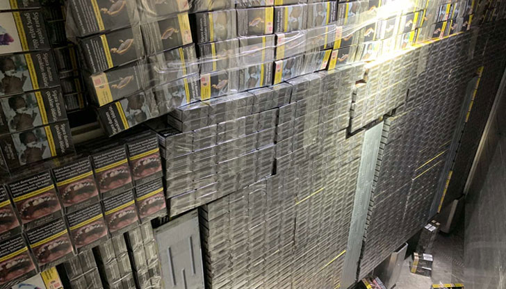 Те са били укрити във фабрични кухини на товарен автомобил