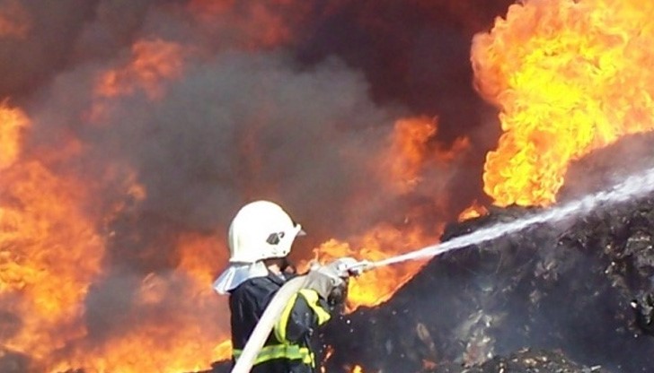 Пожар гори в мола на "Цариградско шосе" в СофияИма пушек