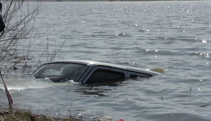 Информацията за загиналия е неофициалнаАвтомобил потъна в язовир &bdquo;Копринка&rdquo; във