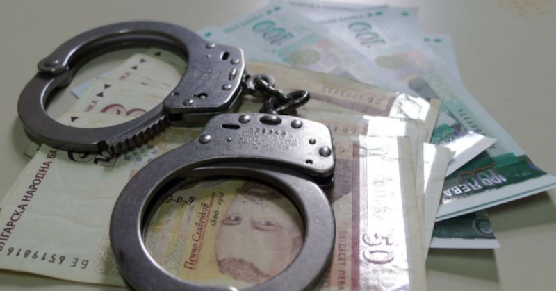 Преди дни на няколко адреса в града бяха открити пари