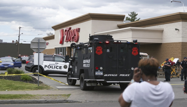 Предполагаемият стрелец е арестуванНай-малко 10 човека бяха убити при стрелба