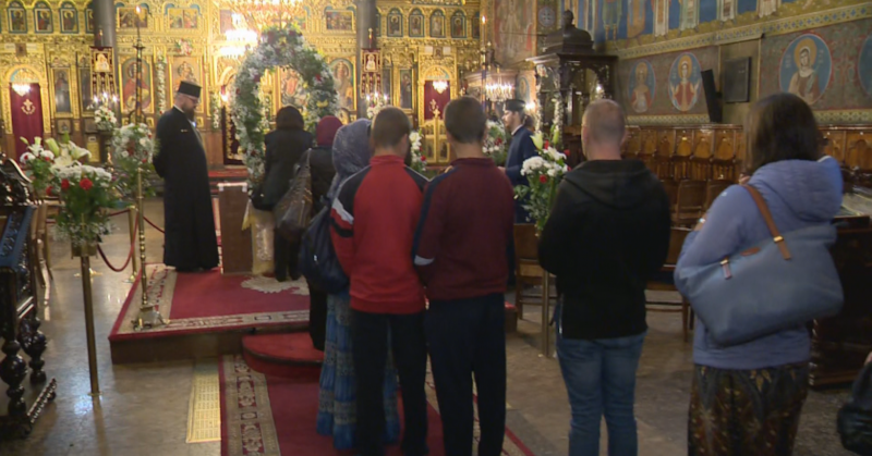 Опашката пред храм "Света Неделя" няма крайОгромен интерес към мощите