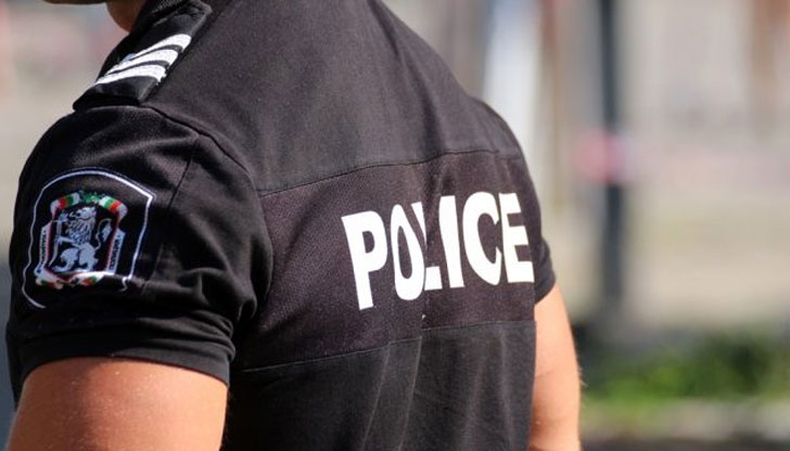 Задържани са трима душиПолицейски служители от Районното управление (РУ) в