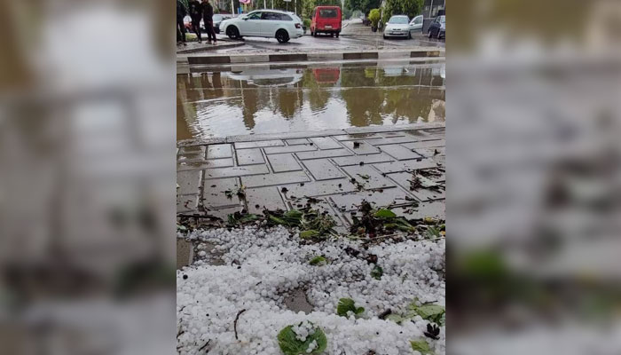 Силна буря удари град Симитли този следобедСилен вятър, градушка и