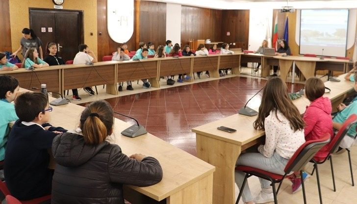 Интерактивен урок относно принципите на държавното управление изнесоха експерти от