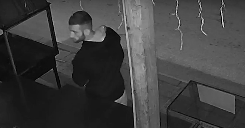 Кутията с дарения за детето е била доста пълнаПолицията издирва