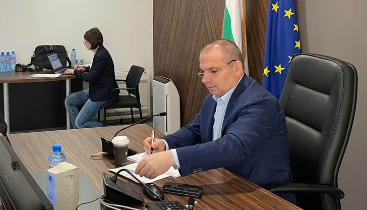 Гроздан Караджов се среща с представители на транспортния браншЗапочват спешни