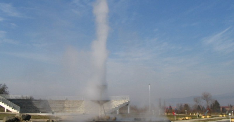 Спукала се е тръба на сондажаТежка авария - спукана тръба