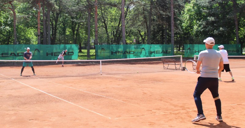 В изключително приятна и дружеска, но същевременно наситена с желание