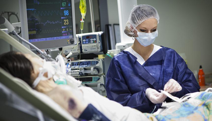 Починалите с диагноза КОВИД-19 по света са близо три пъти