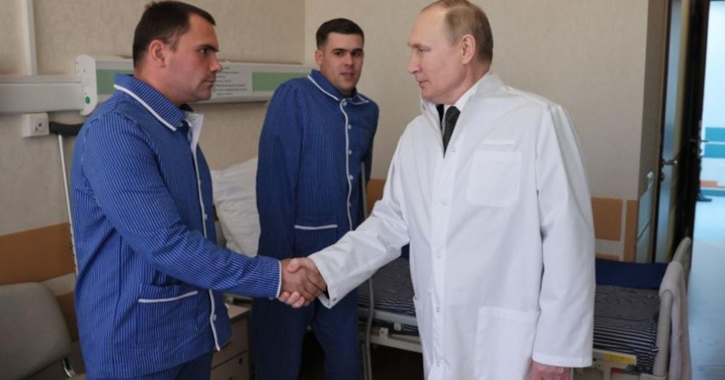 Руският президент посети днес ранени в Украйна руски войнициРуският президентВладимир