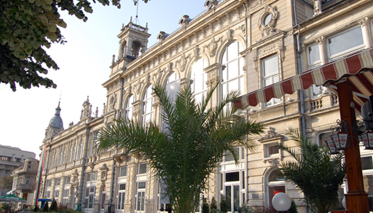 Трима творци ще си съперничат за титлата &bdquo;най-добър млад театрален