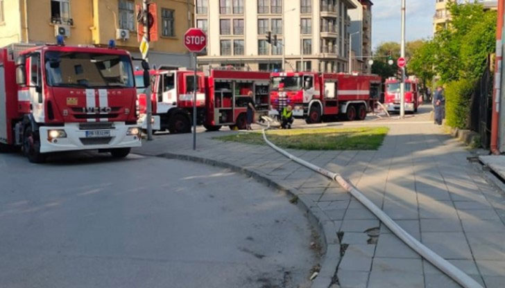 Четири екипа на пожарната в Пловдив са успели да се