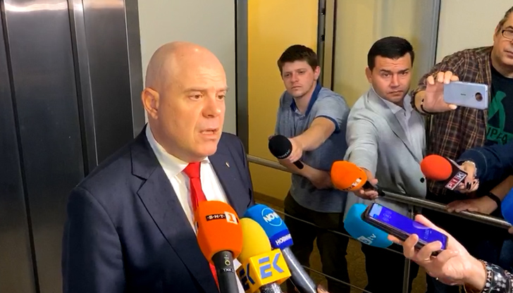 Ако не беше тъжно всичко това, щеше да е смешно"Не