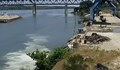 Цветна вода системно се излива в река Дунав край Русе