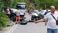 Тежка катастрофа блокира пътя към Нареченски бани