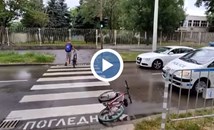 82-годишен шофьор е блъснал детето на колело на пешеходна пътека