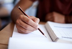 На малките матури по Български език и литература и по