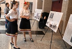 Преди дебатите във фоайето на Доходното здание беше представена тематична