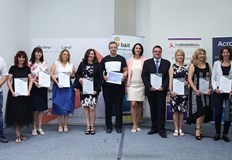 С наградата Снежана Иванова старши начален учител в ОУ Любен Каравелов