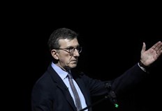 Експлозията е причинила значителни щети на входа на сградата където