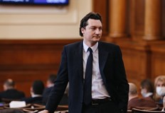 Русенският депутат отказа да следва партийната линия за връщането на