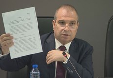 За да е ясно кой от коя страна на барикадата