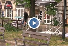 Мощна буря с градушка потопи Русе под вода Силният вятър потроши множество големи