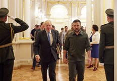 Британският премиер Борис Джонсън посети Киев в петък при необявено по рано посещение при украинския