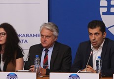 Агенция Асошиейтед прес акцентира върху разногласията между ИТН и премиера