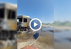 Няколко екипа на пожарната са се отзовали на сигналаТИР натоварен с домати