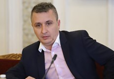 Министърът на енергетиката Александър Николов и неговите заместници ще подадат