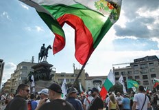 При опасност нациите се сплотяват зад лидерите си така