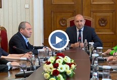 На консултациите при държавния глава отидоха Станислав Балабанов Ива Митева