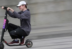 Санкциите срещу водачите на електрически тротинетки иска Българската асоциация за