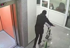 Служители на Второ РУ са разкрили извършителите на три кражбиНа