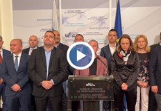 Министър председателят продължава да звъни на хора от партията Искаме да