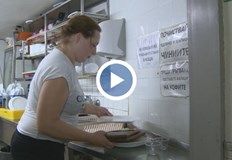 Повечето от тях са жени и работят в шивашки фирми