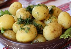 Като един от най универсалните зеленчуци любимите на всички картофи изобилстват