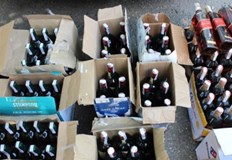 Значително количество нелегален високоградусов алкохол и цигари са иззети при