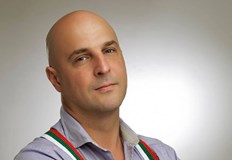 Слави продължава да се държи като шоумен а не като