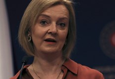 Британската външна министърка предупреди Китай че евентуално нахлуване в Тайван