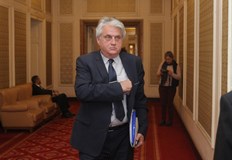 Да се въведе изискване за пределна възраст от 65 години