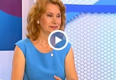 Сред симптомите са увеличение на лимфните възли температура главоболие болки